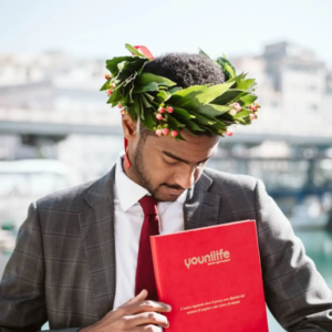 Corona-con-bacche-e-tesi-fronte