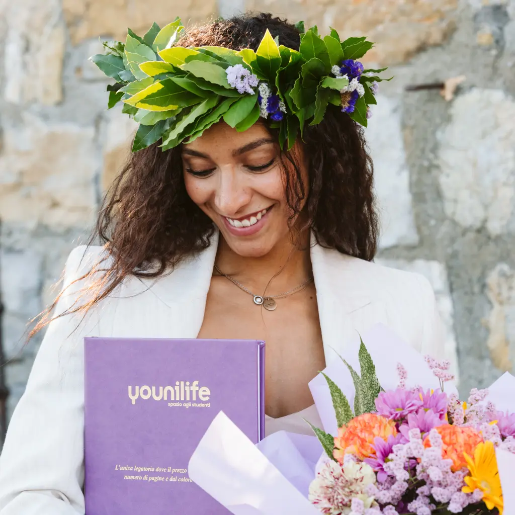 Tesi-viola-e-corona-alloro-con-fiori-statici