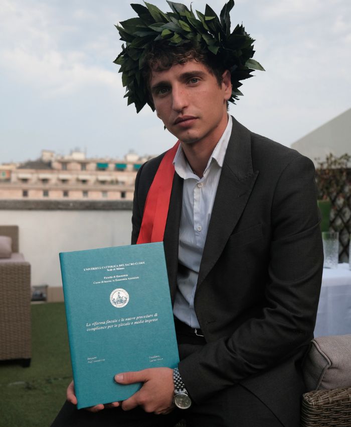 Tesi di laurea verde ottanio - immagine 2